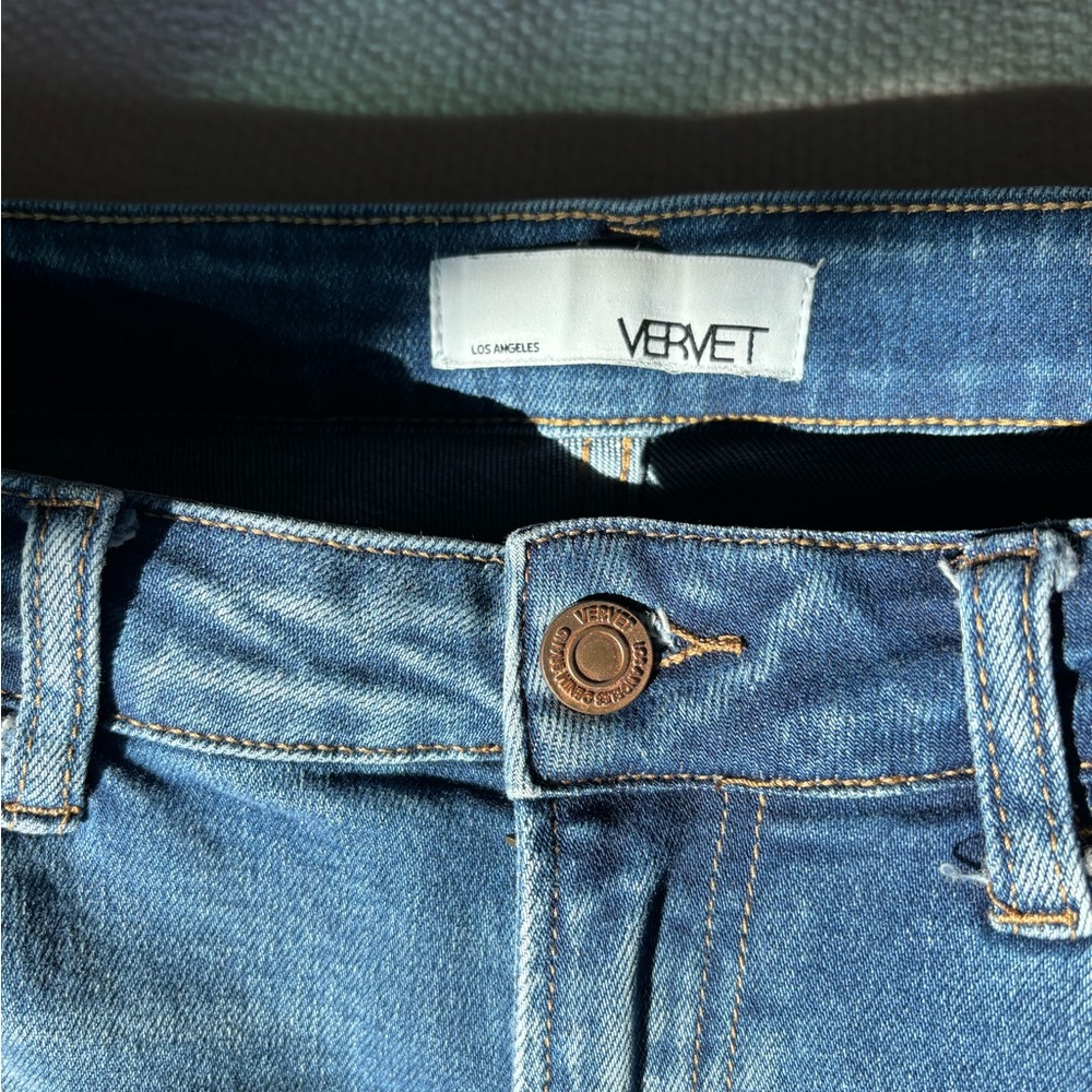 Vervet ankle raw hem jeans. Size 29.